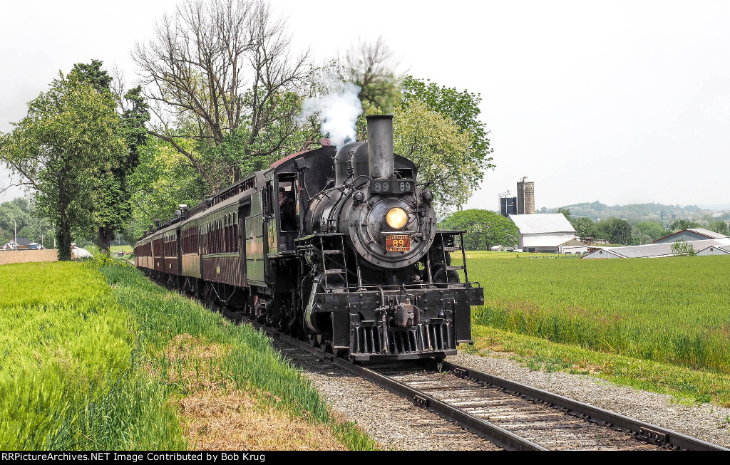 SRR 89 leads the excursion train westbound at Esbenshade grade crossing